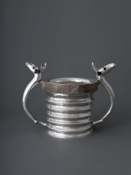 Vase cannelé aux cervidés