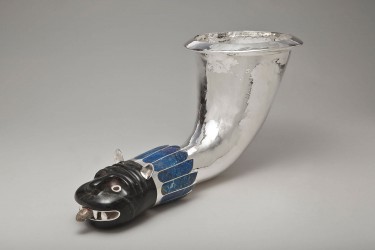 GOUDJI - Rhyton au lion noir