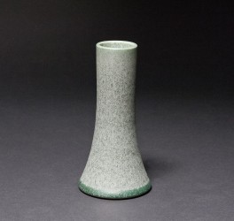 DEBLANDER Robert - Petit vase haut à pied élargi, bleu/gris irisé