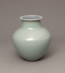 DEBLANDER Robert - Vase balustre col méplat céladon brillant