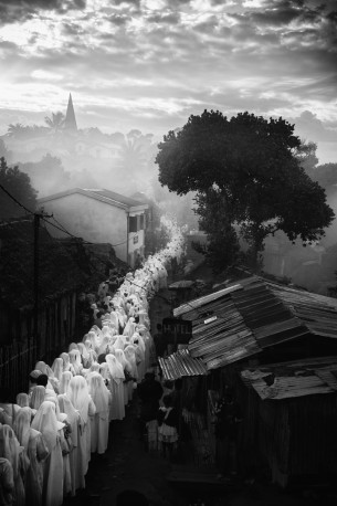 Procession, Ankaramalaza, Madagascar, n°1/7 - 2016 - PIERROT_MEN_277