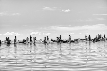 Les piroguiers de l'estuaire, Mananjary, Madagascar, n° 1/30 - 2014