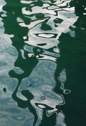 L'Arlequin. Reflets sur l'eau du canal, Venise, 2015 - n° 1/3